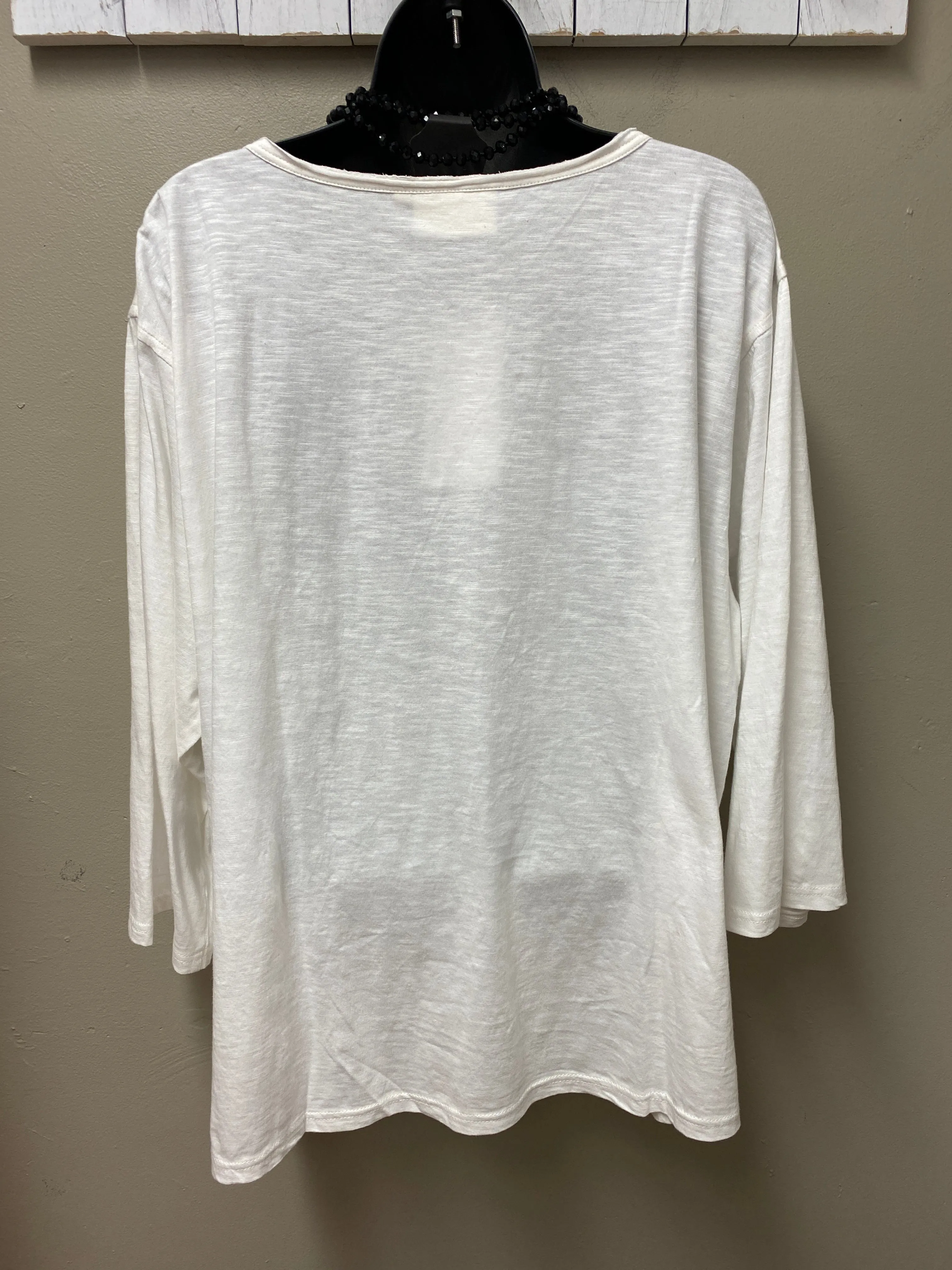 2 Graphic Prints - One Size Casual Top with 3/4 Sleeves