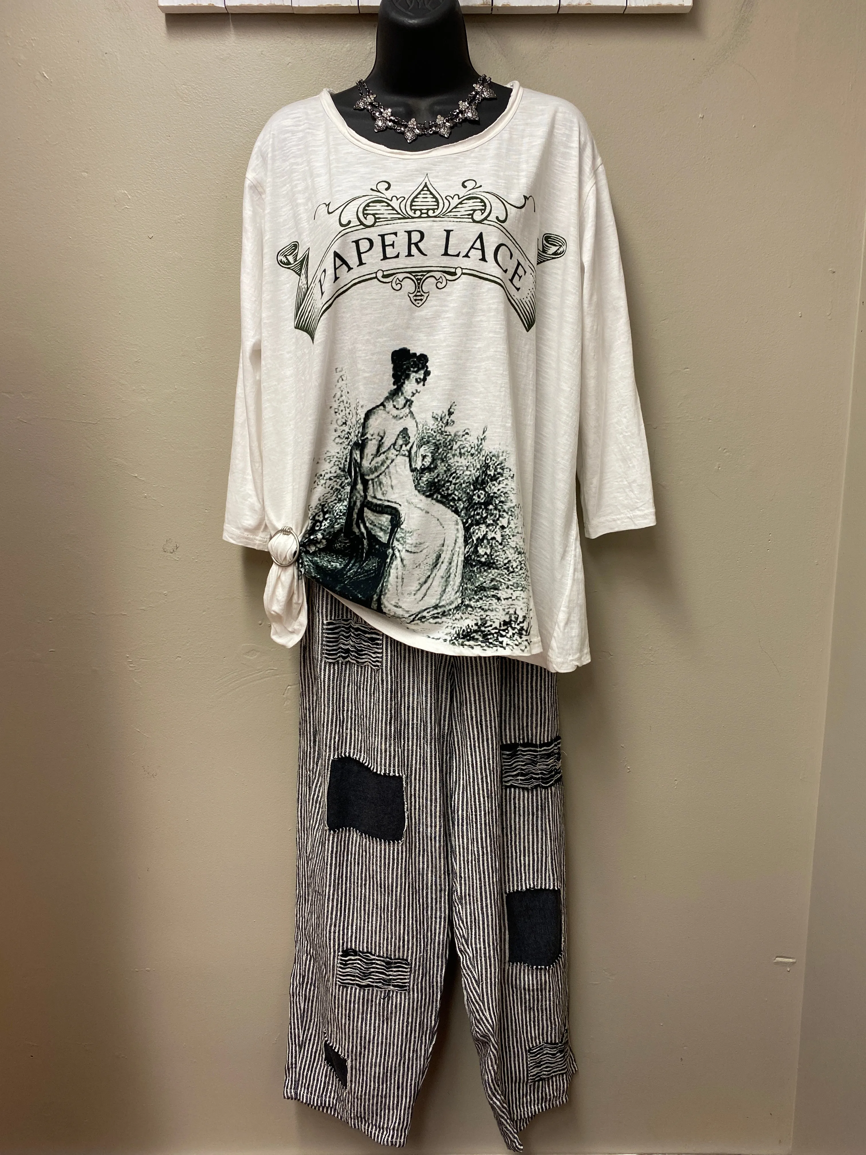 2 Graphic Prints - One Size Casual Top with 3/4 Sleeves