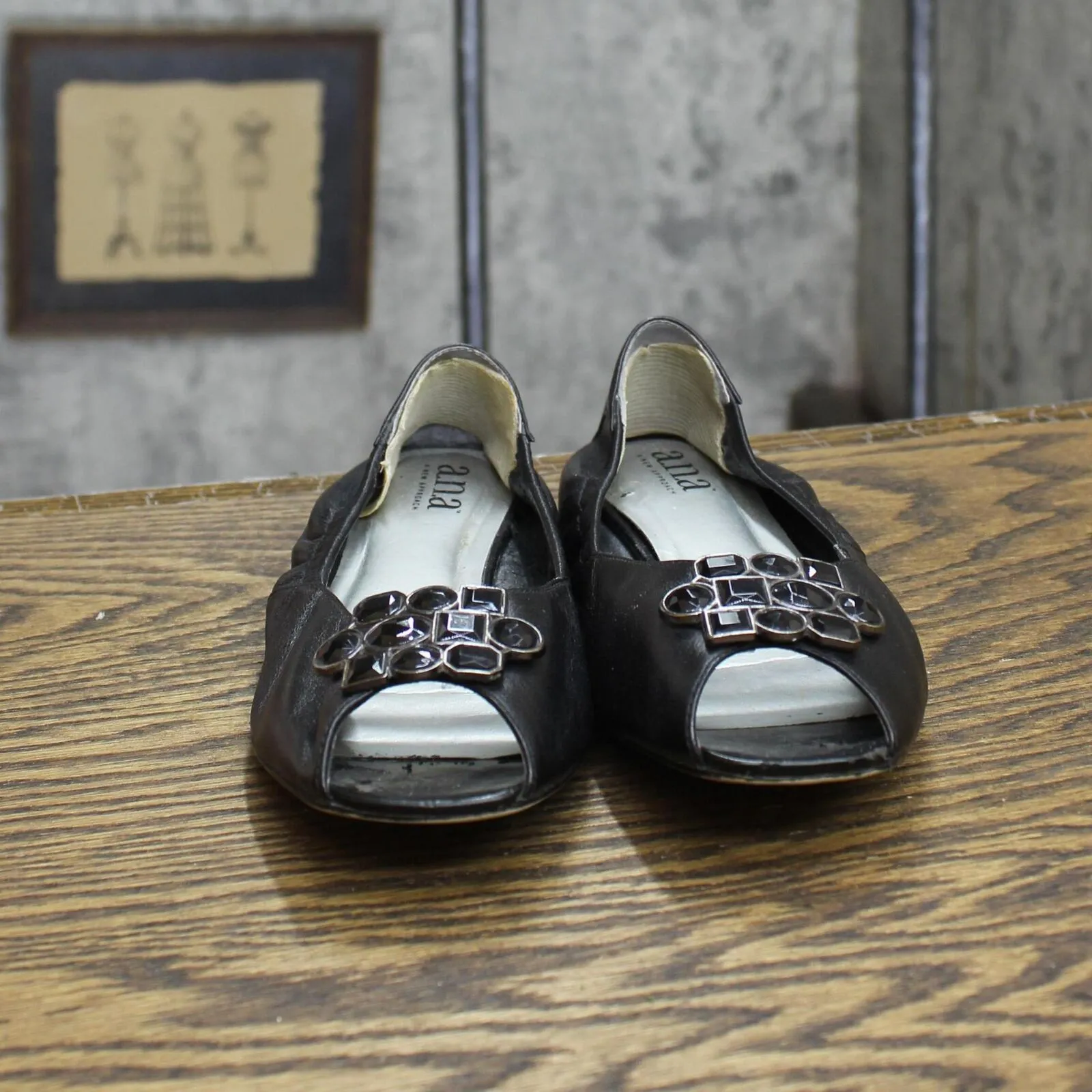 A New Approach Womens Vintage Rhinestone Open Toe Leather Flats Black 6.5M