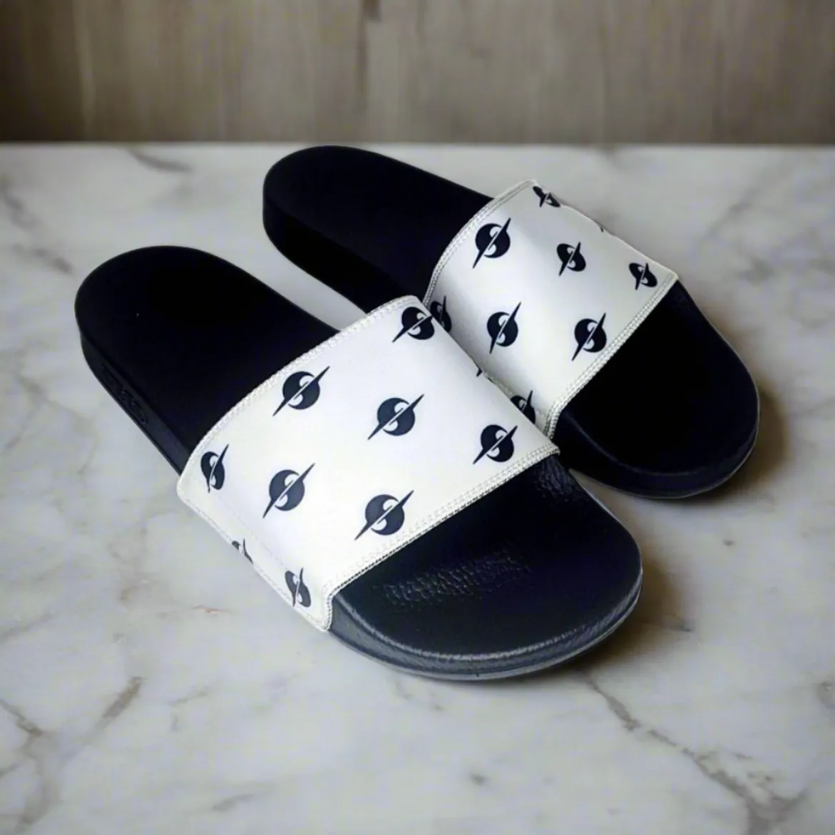 HOUSE SLIDES • LOGOMANIA