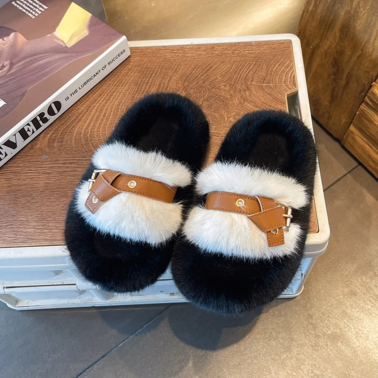 INSTOCK - Girls' outer wear flat fur slippers 2025
