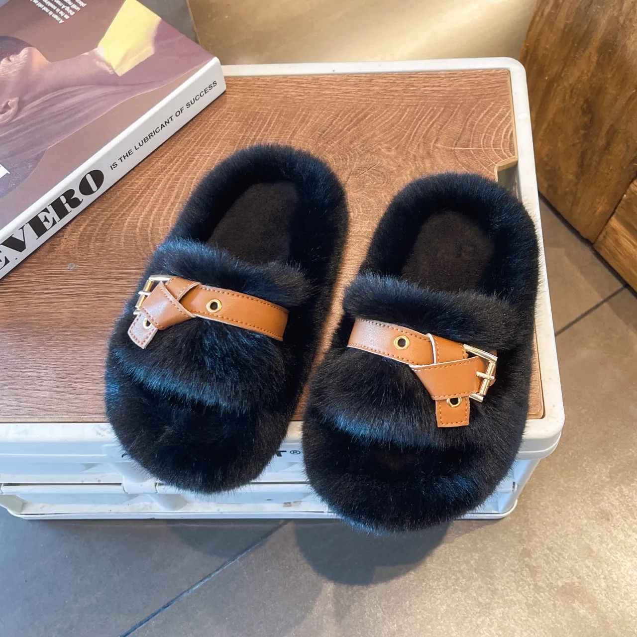 INSTOCK - Girls' outer wear flat fur slippers 2025