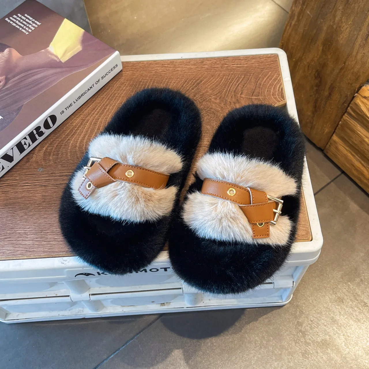 INSTOCK - Girls' outer wear flat fur slippers 2025