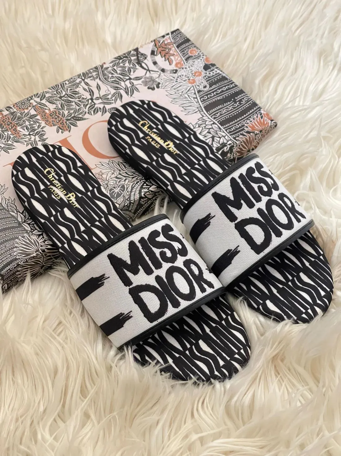 Ms Dior white