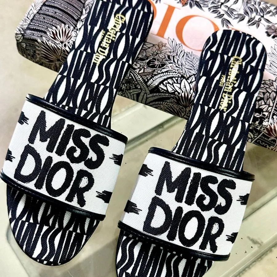 Ms Dior white