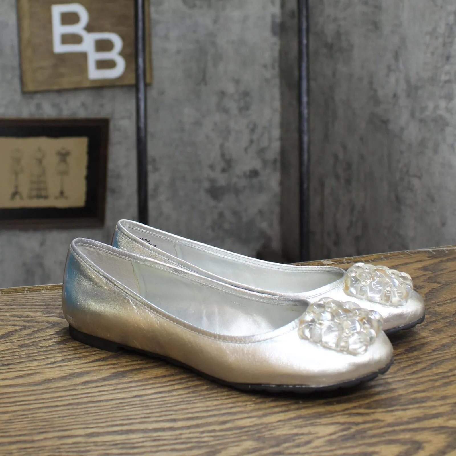 Nine West Womens Vintage Leather Embellished Flats 1673d92e458d35 Silver Gray 6M