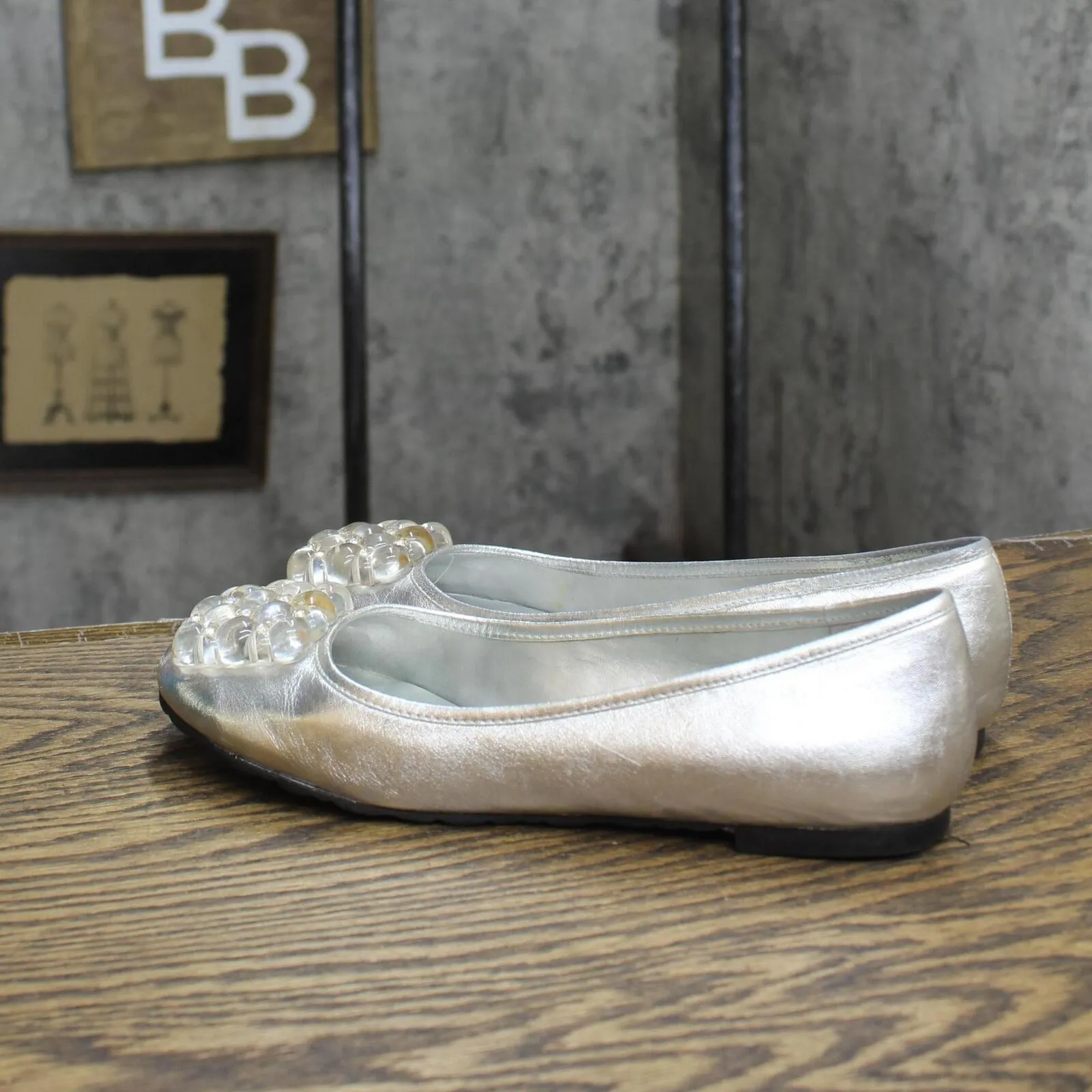 Nine West Womens Vintage Leather Embellished Flats 1673d92e458d35 Silver Gray 6M