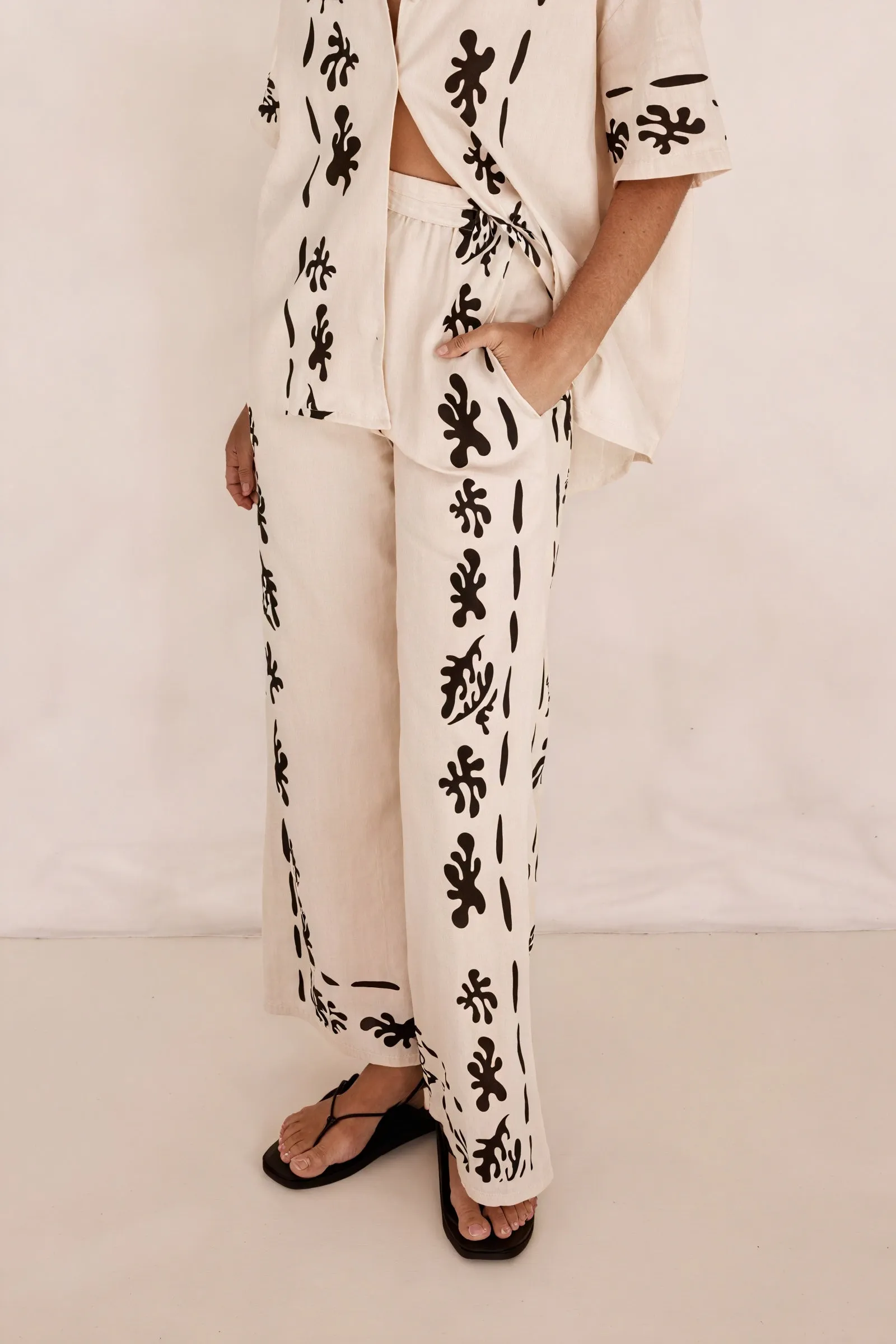 Relaxed Abstract Print Lounge Set