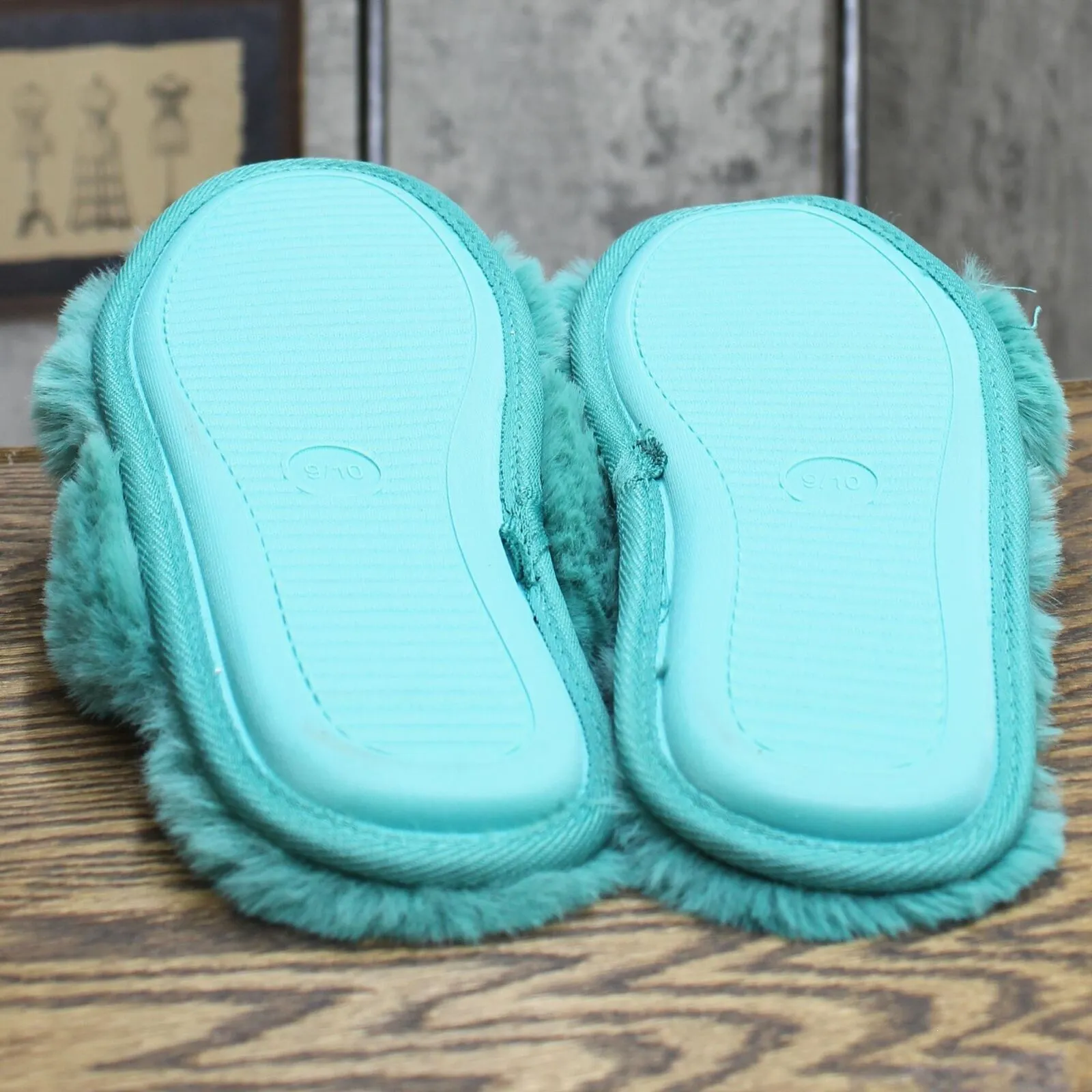Stars Above Womens Paris Crossband Faux Fur Slippers Blue Green 9-10